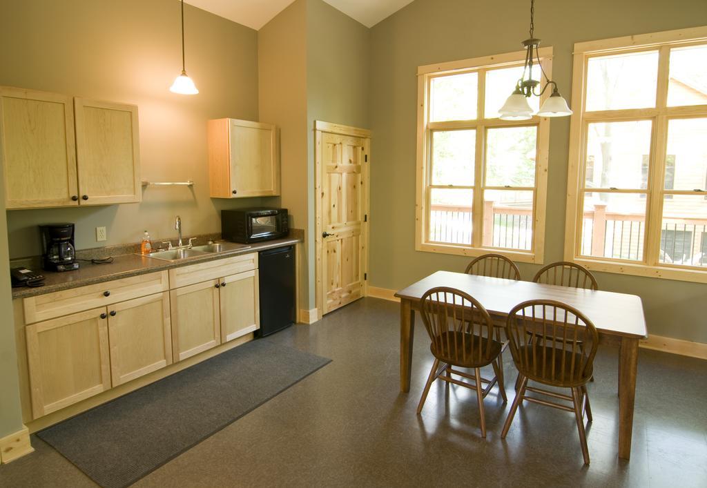 The Rockwell Lake Lodge Luther Екстериор снимка
